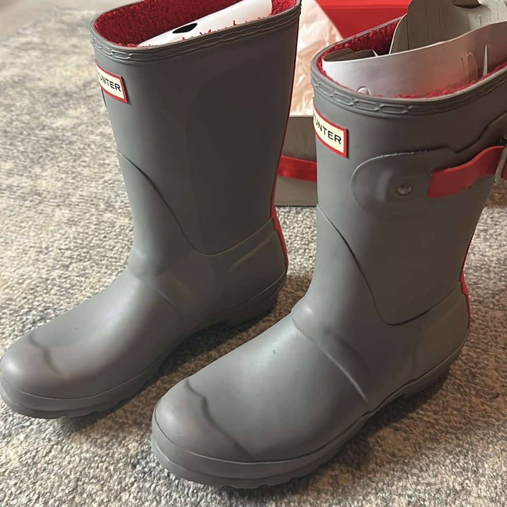 New in box Hunter boots Size 9 - Picture 2 of 7